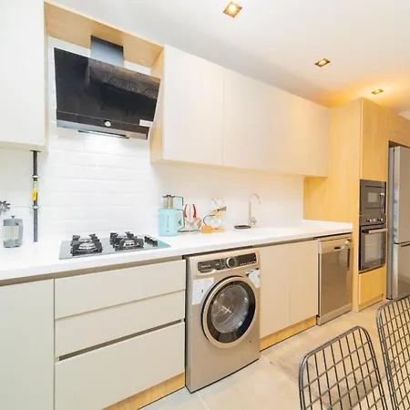 Apartment Comfy Flat With Balcony Close To Konyaalti Beach *